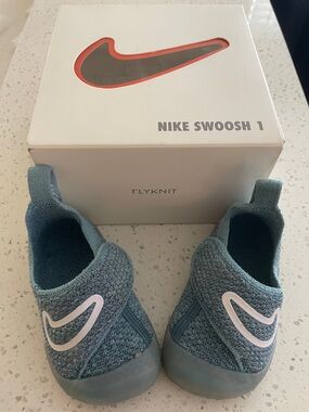 Nike Swoosh 1